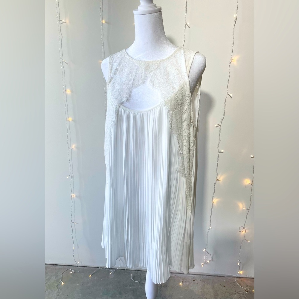 White tunic/dress, pleated, lace neckline, sleeveless, keyhole back
